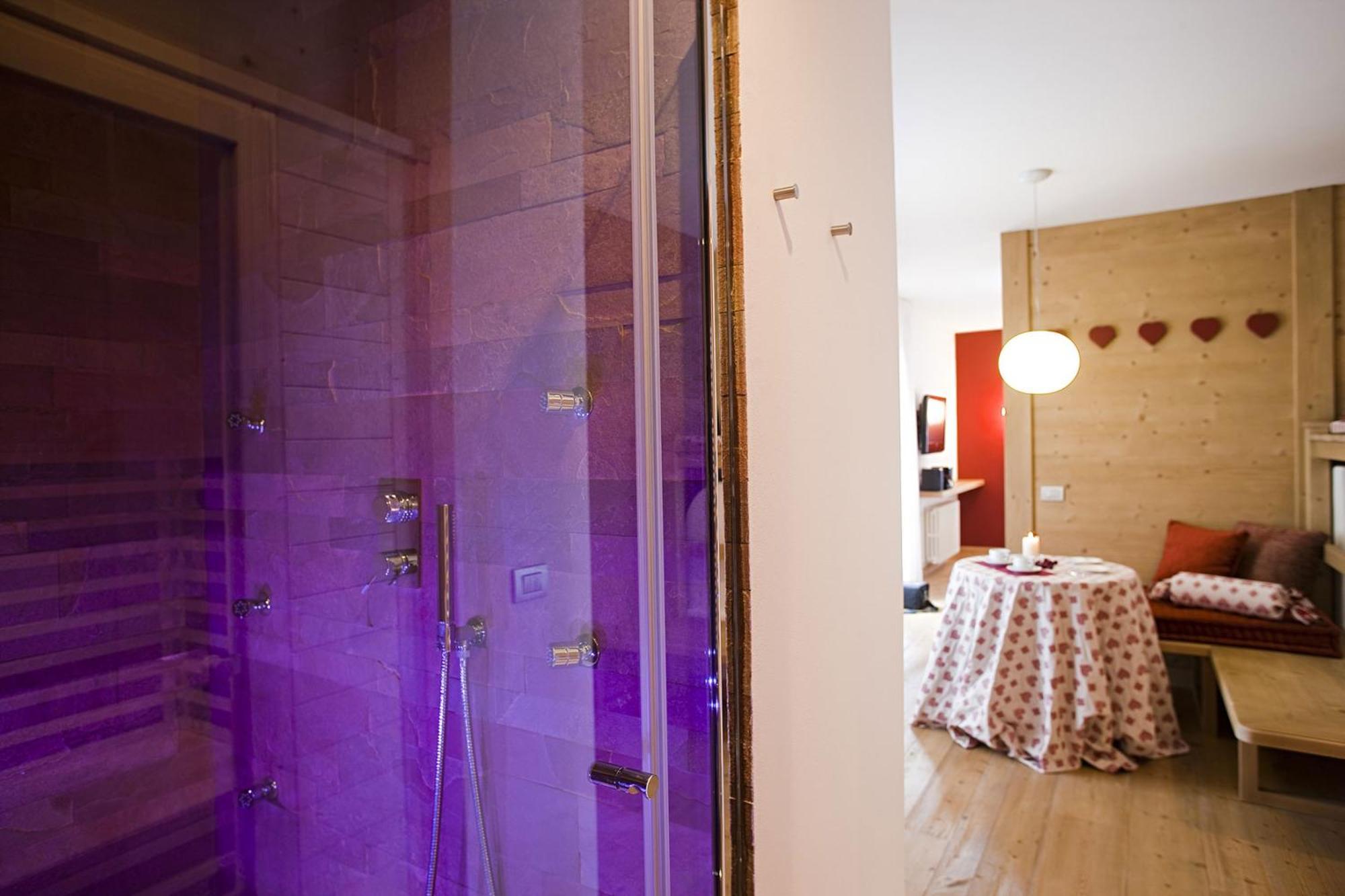 Villa Kofler Wonderland Resort Campitello di Fassa Kamer foto